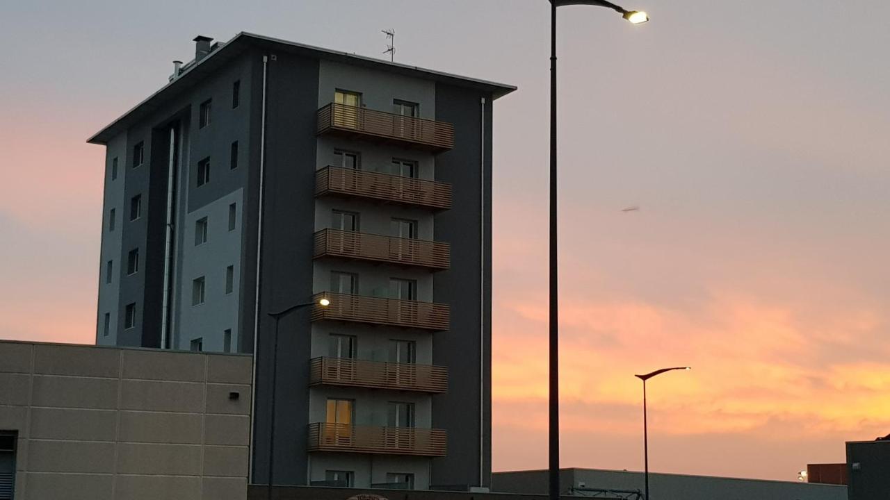 Condominio La Torre 1 Galliate エクステリア 写真