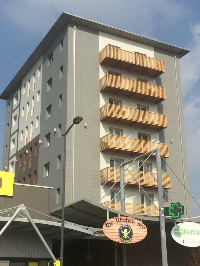 Condominio La Torre 1 Galliate エクステリア 写真